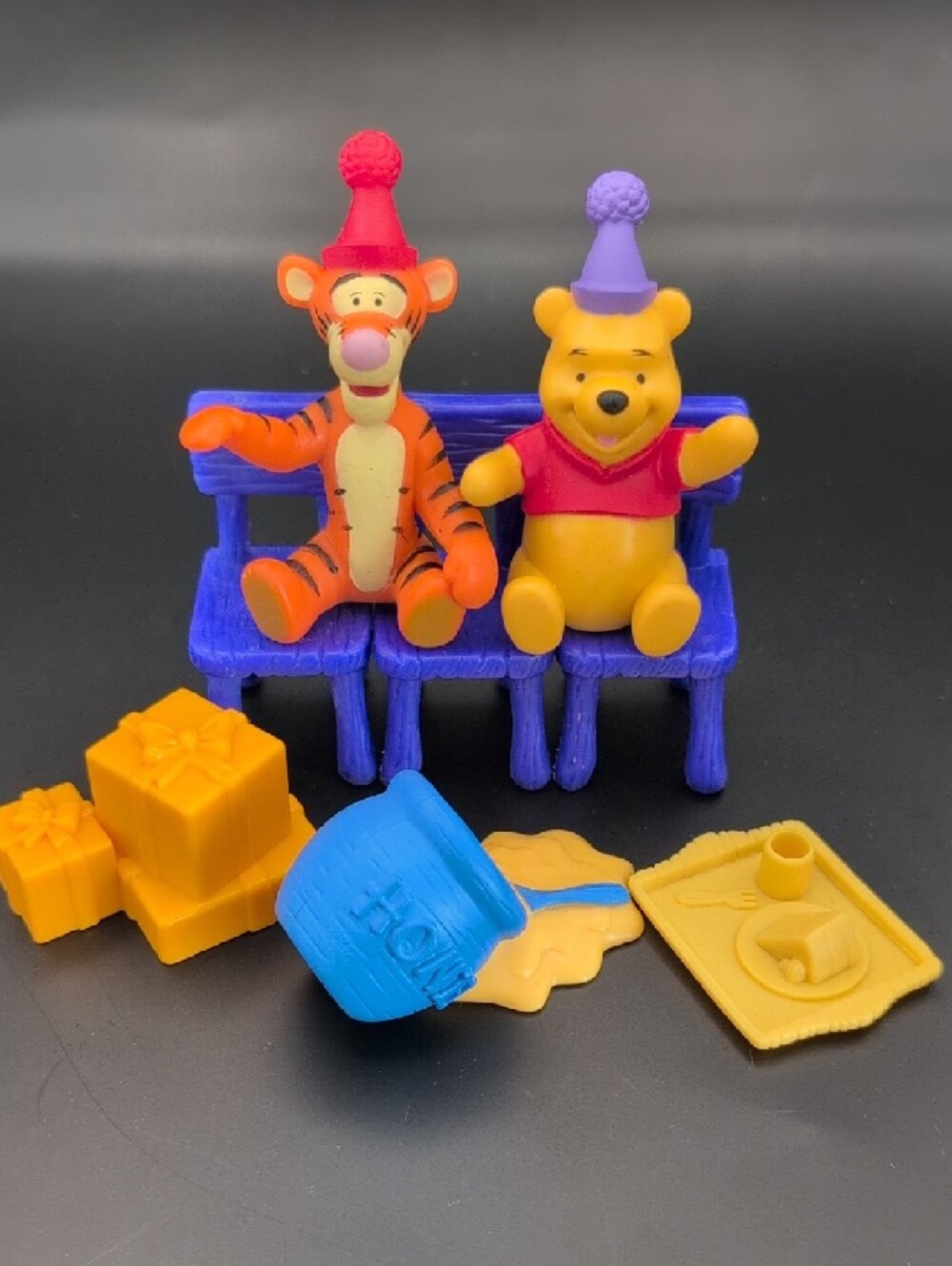 WINNIE THE POOH and Tigger Birthday Party Playset 8 Pieces
